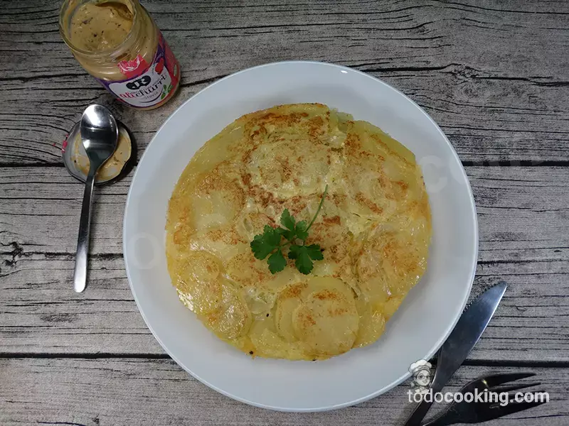 Tortilla patatas calabacin microondas vista cenital