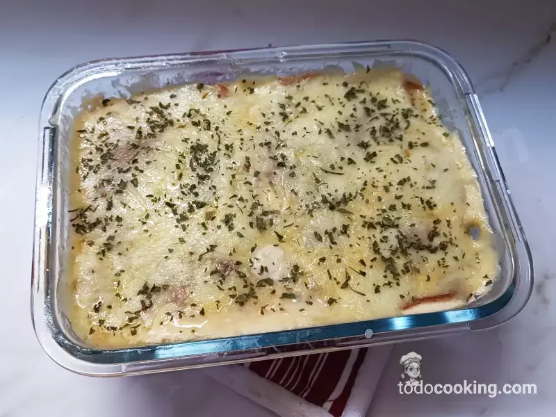 pastel de brócoli y cottage bandeja vidrio