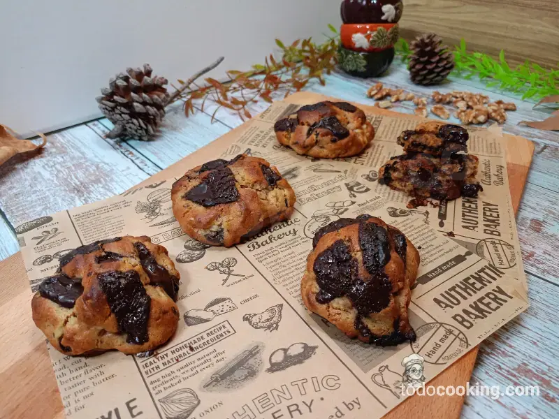 Cookies estilo NYC sobre una mesa