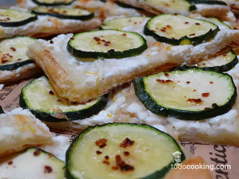 Hojaldre de calabacin con requeson y parmesano detalle del hojaldre
