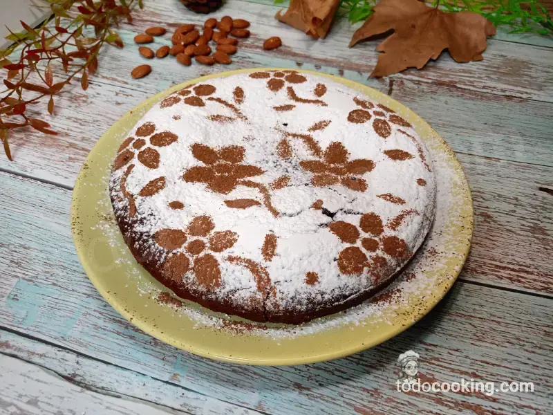 Torta Caprese decorada con azucar glass