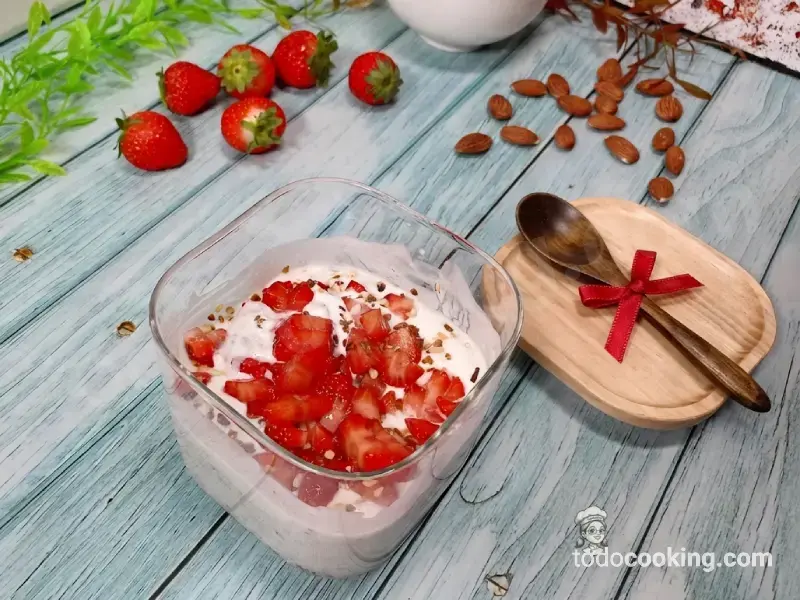 avena nocturna con fresas y crocanti